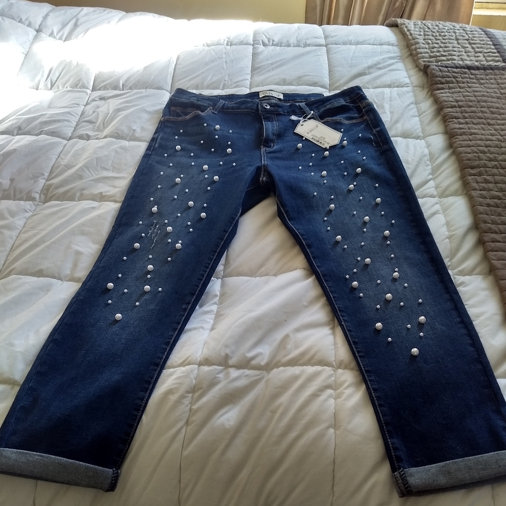 Plus Size Cropped Jeans with Pearl Beading